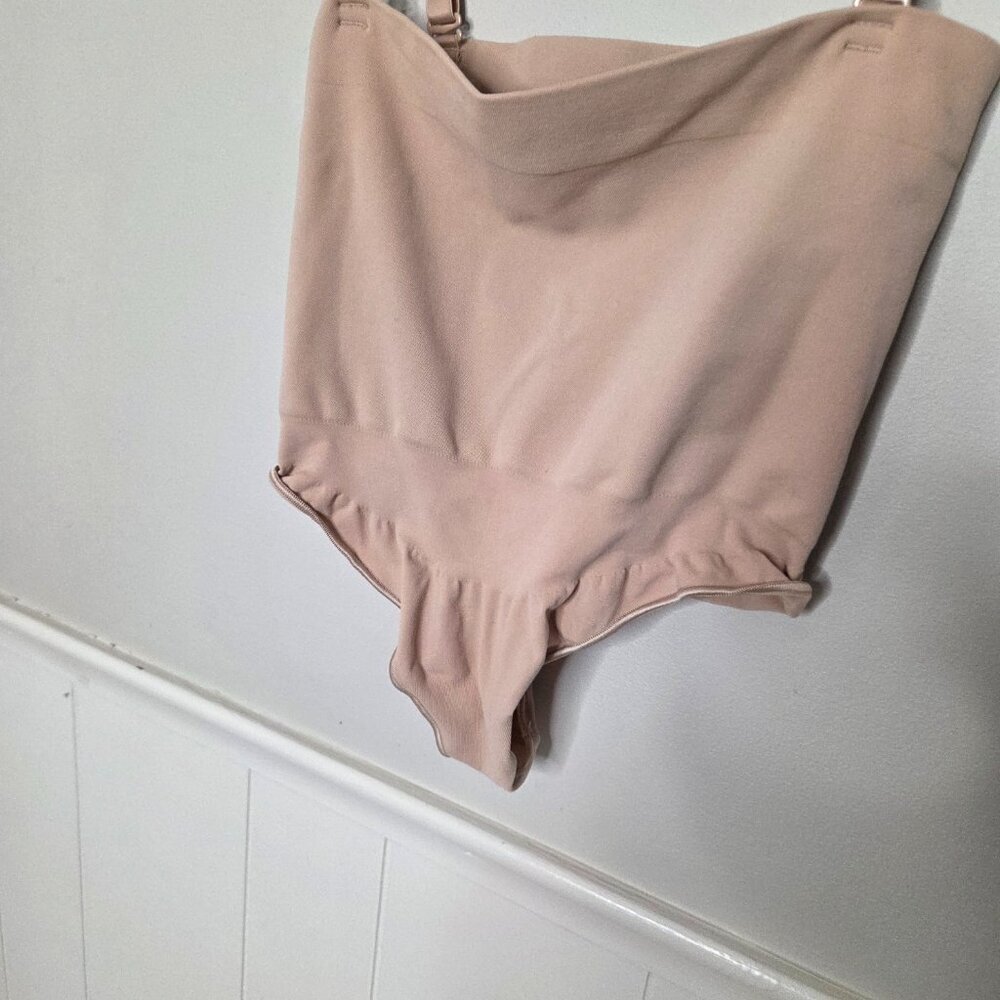 SKIMS Tummy Control Shapewear with Straps - Picture 2 of 4